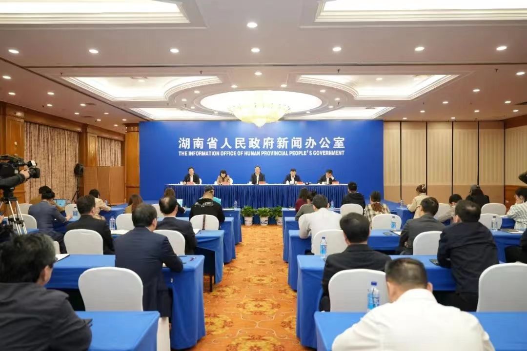 黄东红出席省政府新闻办新闻发布会 发布《湖南省推动大规模设备更新和消费品以旧换新实施方案》有关情况并回答记者提问